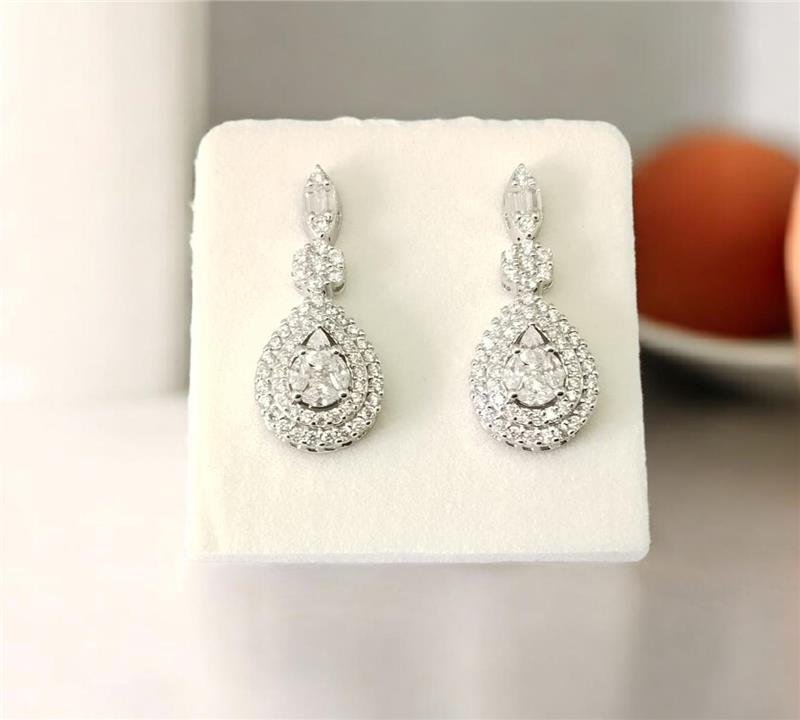 BRINCO MEDIO GOTA PENDURADO CRAVEJADO ZIRCONIA