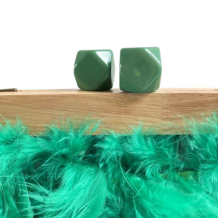 BOLSA CLUTCH MADEIRA COM PLUMAS